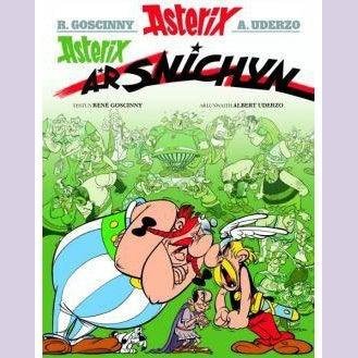 Asterix a'r Snichyn Welsh books - Welsh Gifts - Welsh Crafts - Siop y Pethe