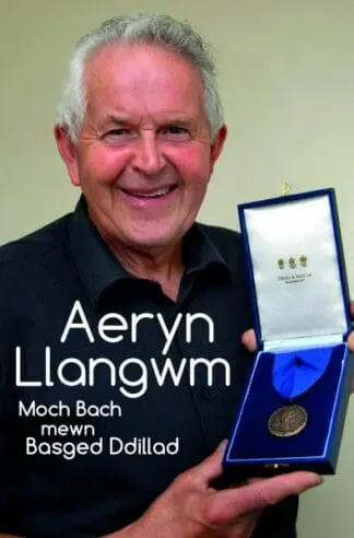 Moch Bach Mewn Basged Ddillad – Aeryn Llangwm