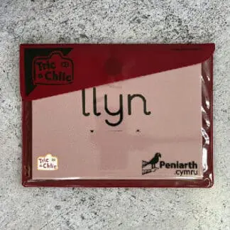 Tric a Chlic Cam 3 – Waled Cardiau Marŵn