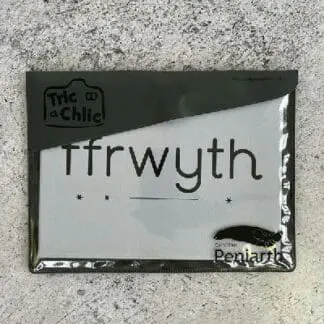 Tric a Chlic Cam 3 – Waled Cardiau Llwyd tywyll