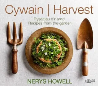 Cywain / Harvest: Ryseitiau o’r Ardd / Recipes from the Garden