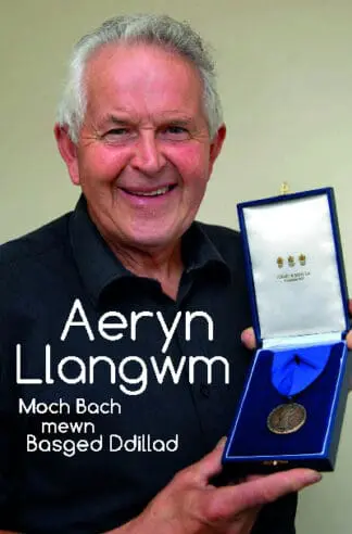 Moch Bach Mewn Basged Ddillad – Aeryn Llangwm