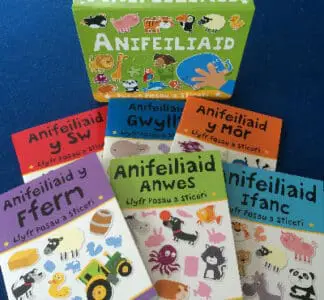 Pecyn Posau a Sticeri: Anifeiliaid